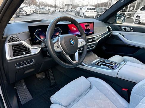Certified 2024 BMW X7 xDrive40i w/ Premium Package image 9