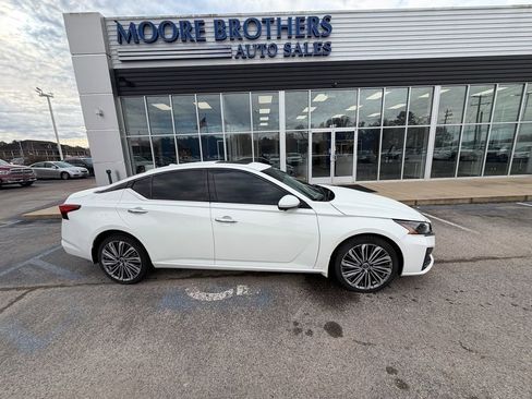 Used 2023 Nissan Altima 2.5 SL image 1