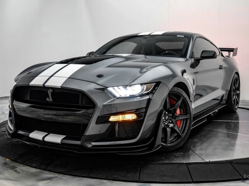 Used 2021 Ford Mustang Shelby GT500 w/ Carbon Fiber Track Pack RWD image 6