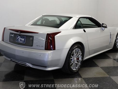 Used 2009 Cadillac XLR image 10