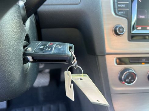 Used 2015 Volkswagen Golf S image 26