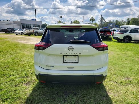 Used 2024 Nissan Rogue S FWD image 9