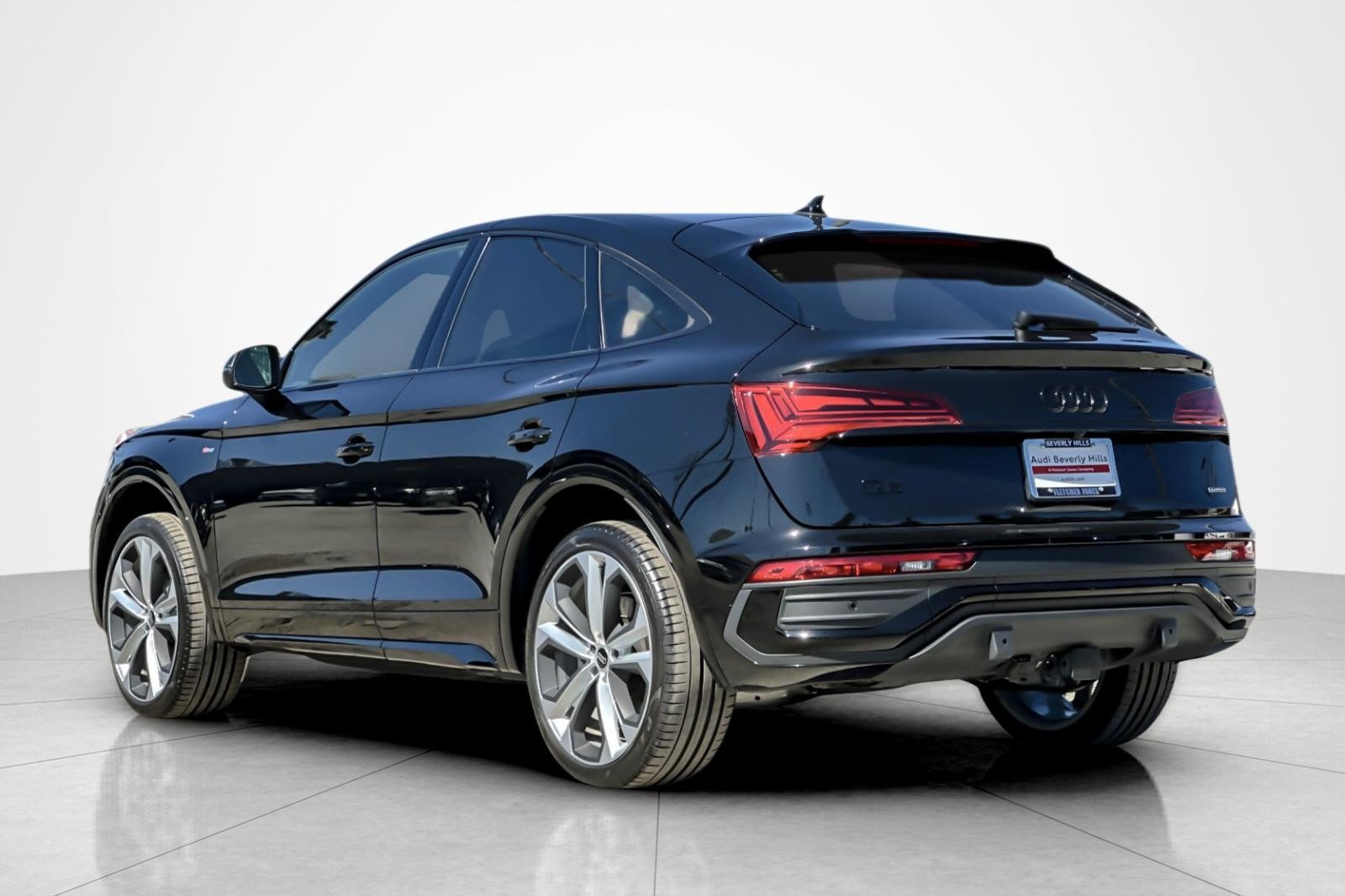 Used 2023 Audi Q5 2.0T Premium Plus w/ Premium Plus Package AWD/4WD image 3