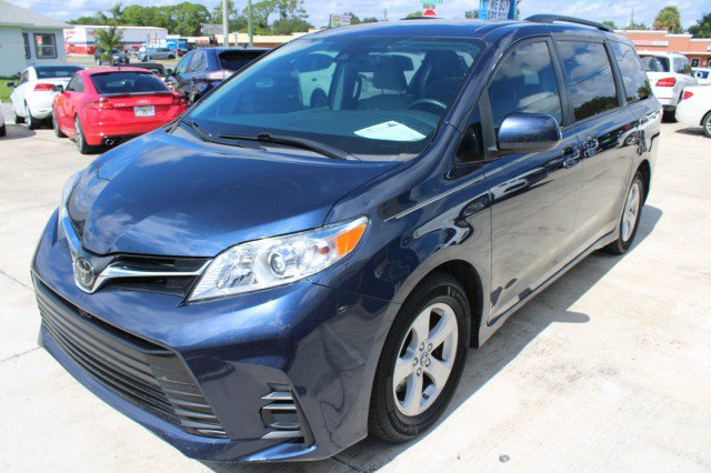 Used 2018 Toyota Sienna LE FWD image 4