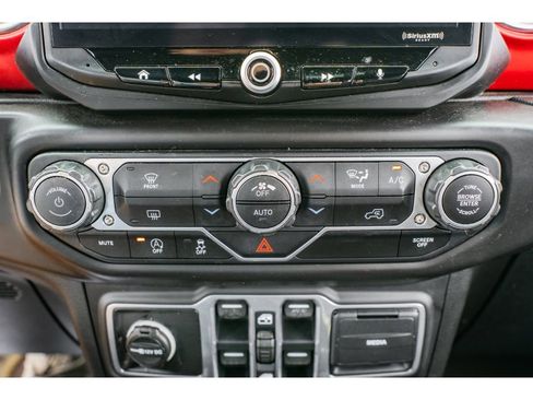 Used 2018 Jeep Wrangler Unlimited Rubicon w/ Dual Top Group image 16