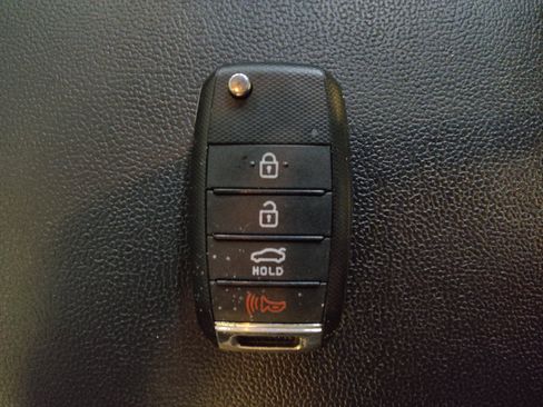 Used 2017 Kia Optima LX FWD image 32