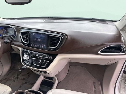 Used 2018 Chrysler Pacifica Touring-L Plus image 6