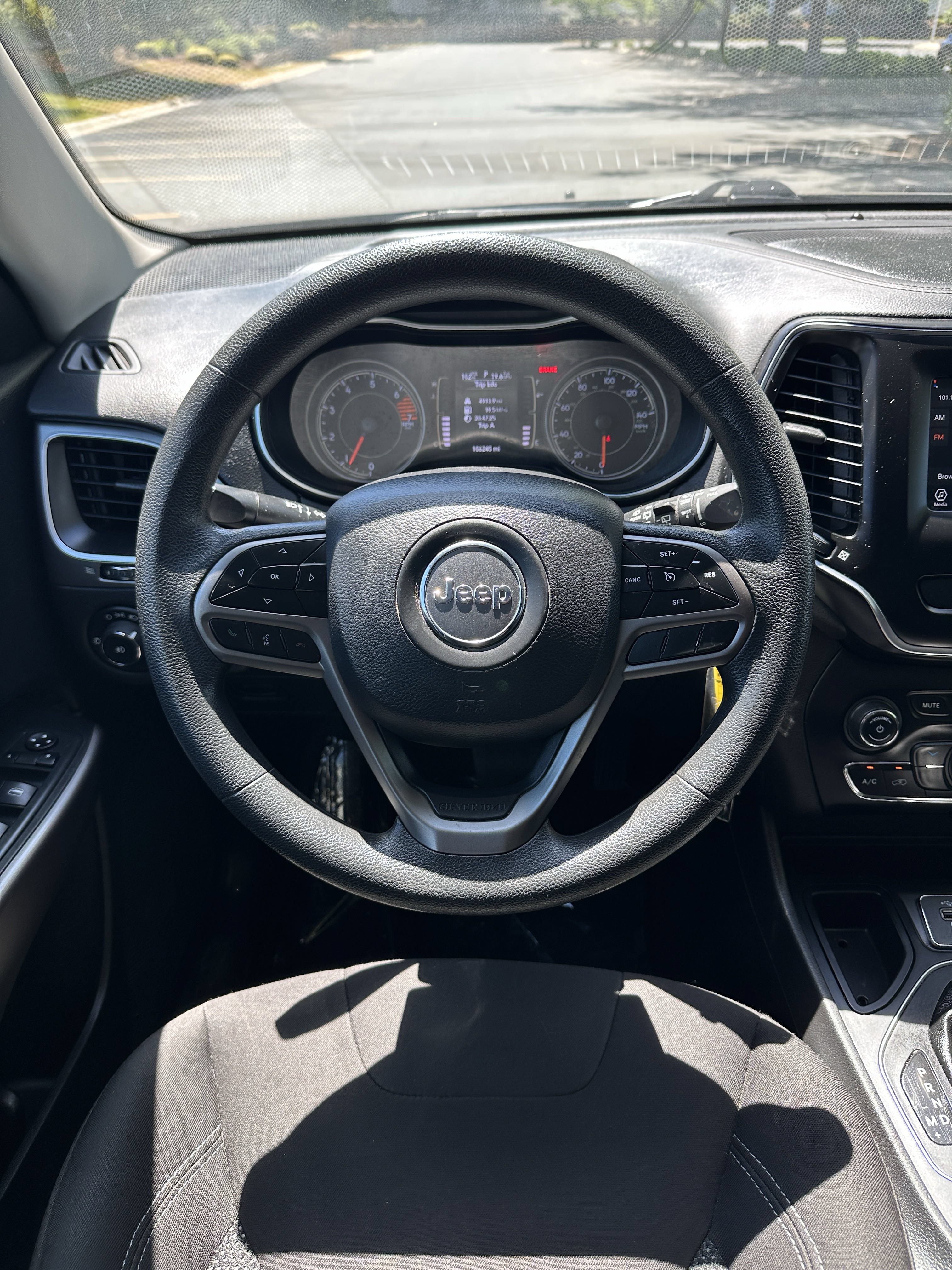 Used 2019 Jeep Cherokee Latitude w/ Popular Appearance Group FWD image 14