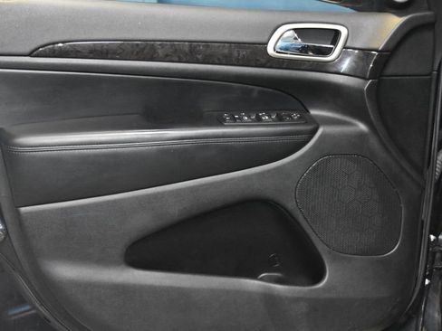 Used 2012 Jeep Grand Cherokee Laredo w/ Laredo E Group image 4