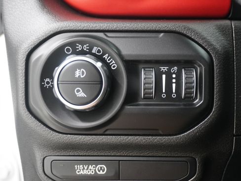 Used 2020 Jeep Gladiator Rubicon AWD/4WD image 26