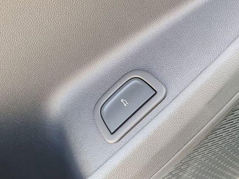 New 2026 Chevrolet Traverse LT image 19