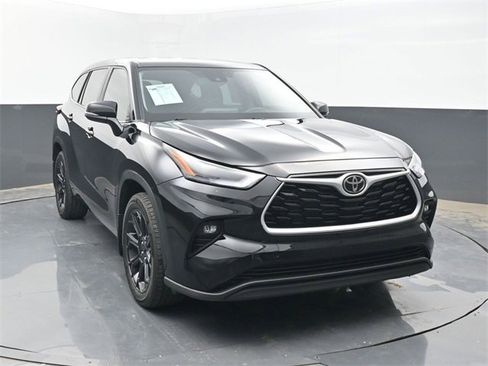 Used 2023 Toyota Highlander LE image 10