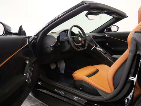 Used 2025 Ferrari Roma Spider RWD image 23