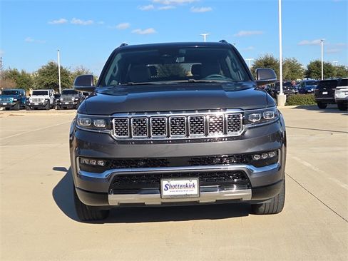 Used 2022 Jeep Grand Wagoneer Series III image 2