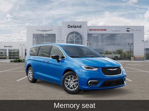 New 2026 Chrysler Pacifica Select FWD image 5