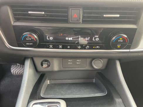 Used 2024 Nissan Rogue SV AWD/4WD image 12