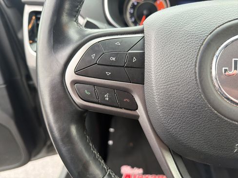 Used 2019 Jeep Cherokee Limited image 18