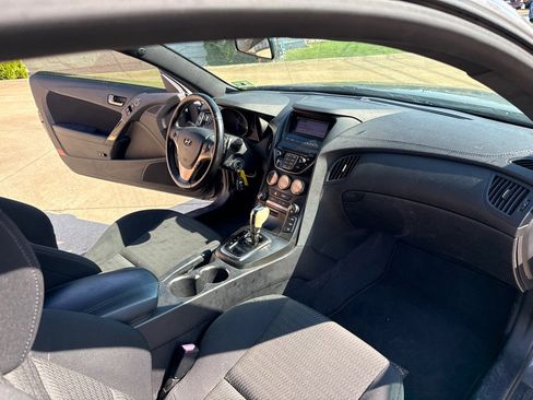 Used 2013 Hyundai Genesis 2.0T RWD image 12