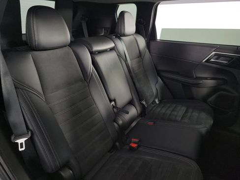 Used 2024 Mitsubishi Outlander SE AWD/4WD image 16