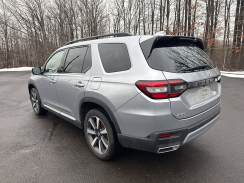Used 2023 Honda Pilot Touring image 7
