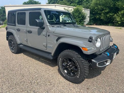 Used 2023 Jeep Wrangler Unlimited Sahara w/ Cold Weather Group AWD/4WD image 9