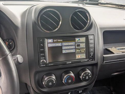 Used 2017 Jeep Patriot High Altitude AWD/4WD image 14