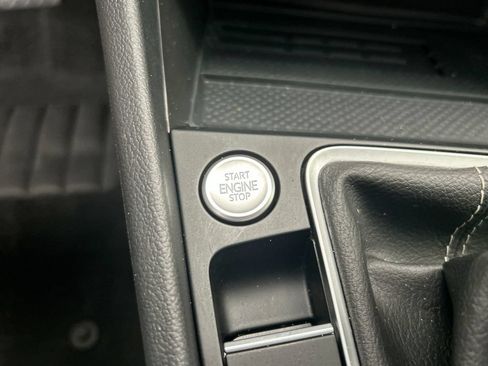Certified 2025 Volkswagen Jetta SE FWD image 25
