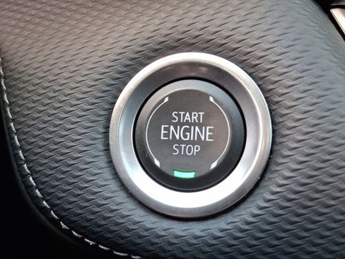 Used 2025 Chevrolet Equinox LT w/ Convenience Package II image 23