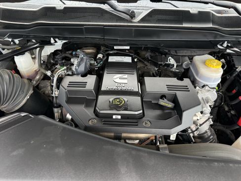 Used 2024 RAM 2500 Laramie w/ Safety Group AWD/4WD image 33