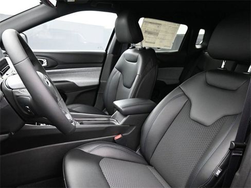 New 2026 Jeep Compass Latitude w/ Mopar Graphics Package image 13