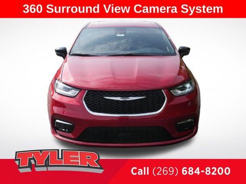 New 2026 Chrysler Pacifica Select image 2