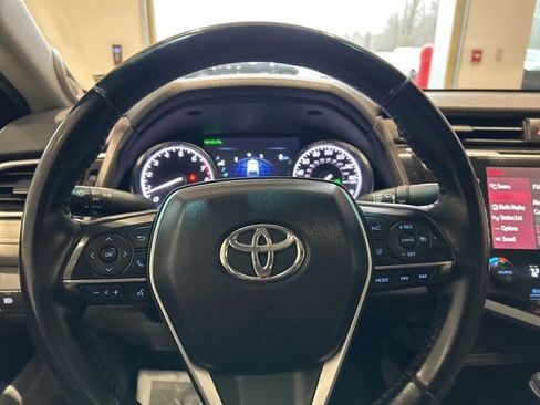 Used 2018 Toyota Camry XLE image 10