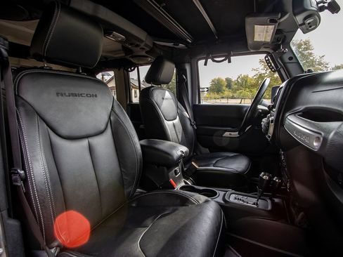 Used 2013 Jeep Wrangler Unlimited Rubicon w/ Connectivity Group AWD/4WD image 17