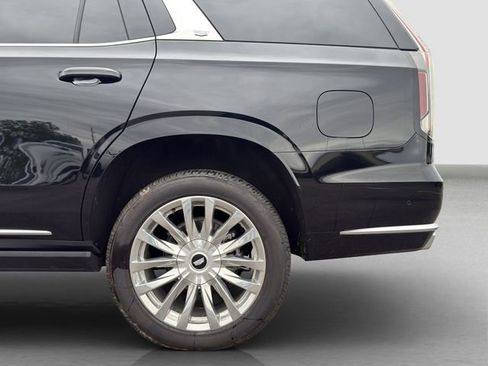 Used 2024 Cadillac Escalade Premium Luxury w/ Performance Package AWD/4WD image 32