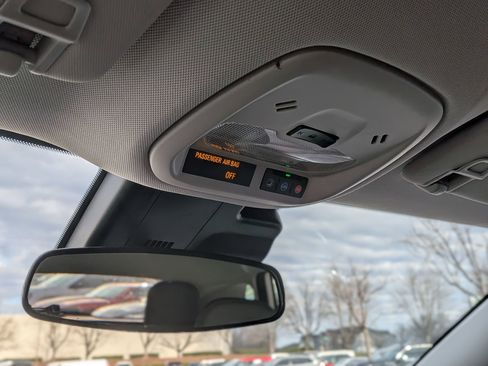 Used 2025 Chevrolet Trax LT w/ LT Convenience Package image 31