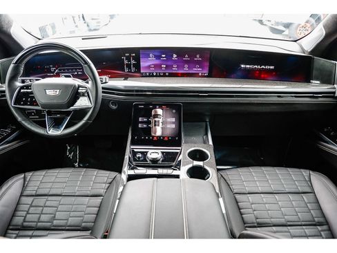 Used 2025 Cadillac Escalade ESV V AWD/4WD image 11