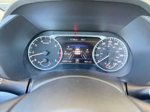 Used 2025 Nissan Sentra SV FWD image 39