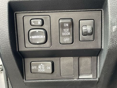 Used 2017 Toyota Tundra SR5 w/ TRD Off Road Package AWD/4WD image 27
