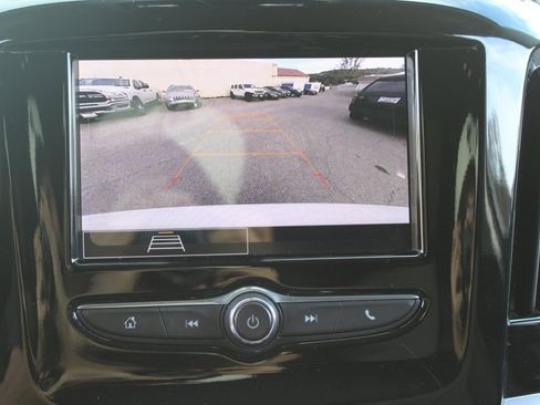 Used 2020 Chevrolet Traverse LS image 19