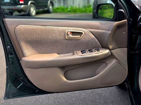 Used 2000 Toyota Camry LE FWD image 30