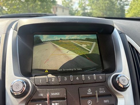 Used 2017 GMC Terrain SLE w/ Chrome Edition FWD image 4