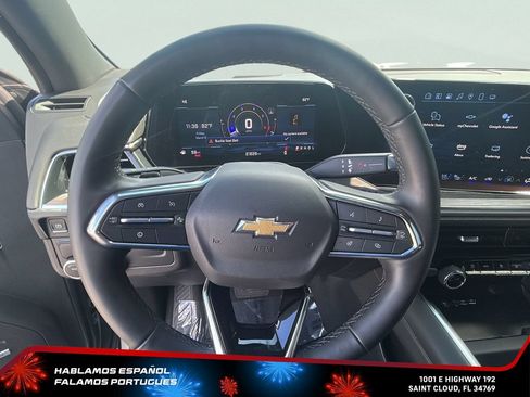 Used 2025 Chevrolet Suburban Premier RWD image 18