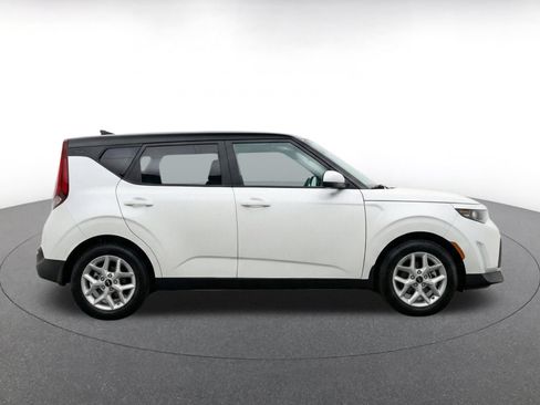 Used 2025 Kia Soul LX w/ LX Technology Package FWD image 14