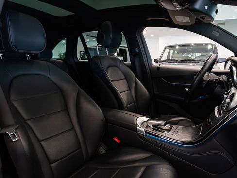 Used 2017 Mercedes-Benz GLC 300 4MATIC image 9