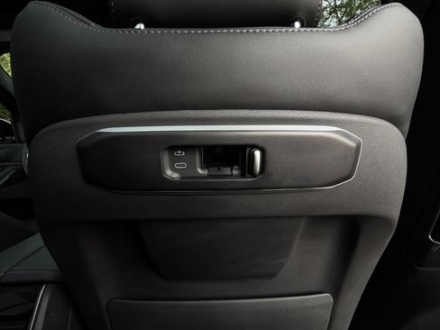 Used 2024 BMW X5 xDrive40i w/ M Sport Package image 27