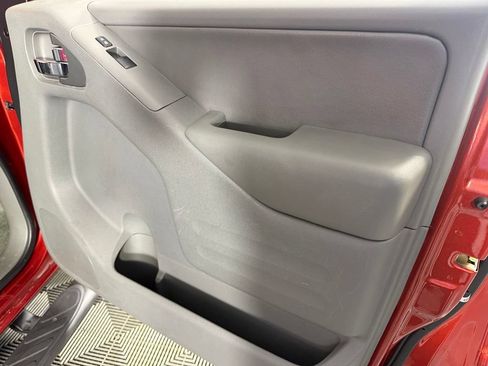 Used 2016 Nissan Frontier SL RWD image 32