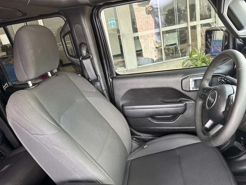 Used 2023 Jeep Gladiator Sport AWD/4WD image 11