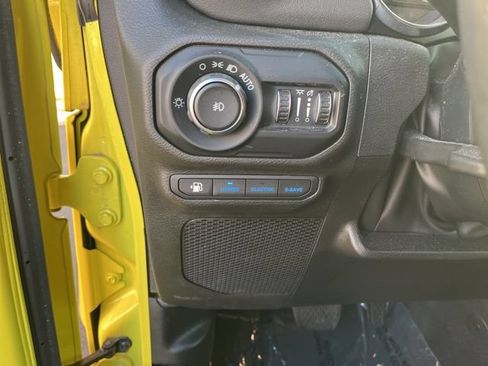 Used 2022 Jeep Wrangler Unlimited Sahara w/ Safety Group AWD/4WD image 29