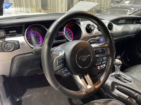 Used 2019 Ford Mustang Premium RWD image 3