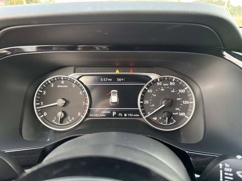 Used 2023 Nissan Pathfinder SV image 33